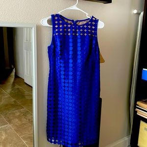 Ralph Lauren Size 6 petite dress. 80 % polyester and 20% elastina.  Like new!